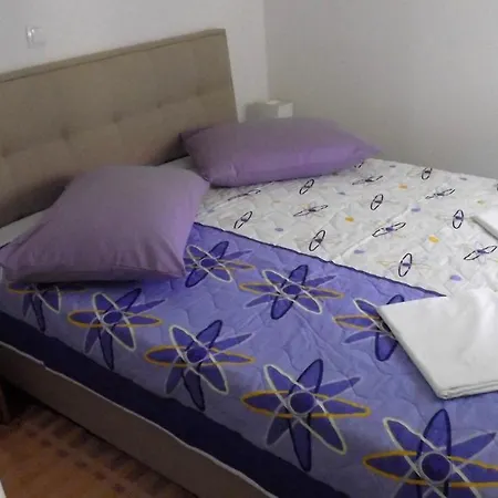 Lejlighed Appealing 8 Sleeps 3 Guests Split